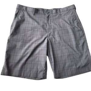 PGA Tour gray plaid golf shorts size  38 flat front front and back pocke…‎